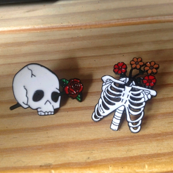 Skeleton and Flower Bouquet Pin - Picture 6 of 6